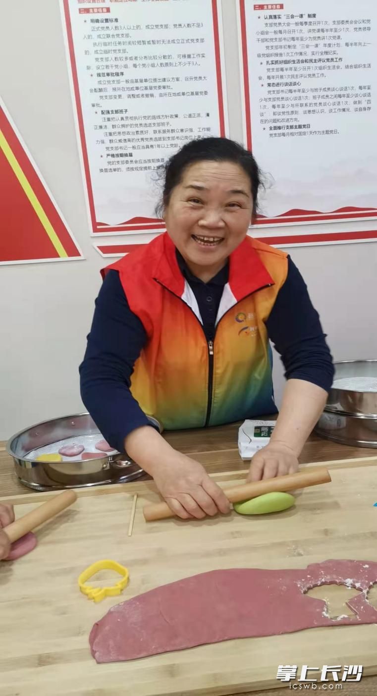 热心能干的彭阿姨。