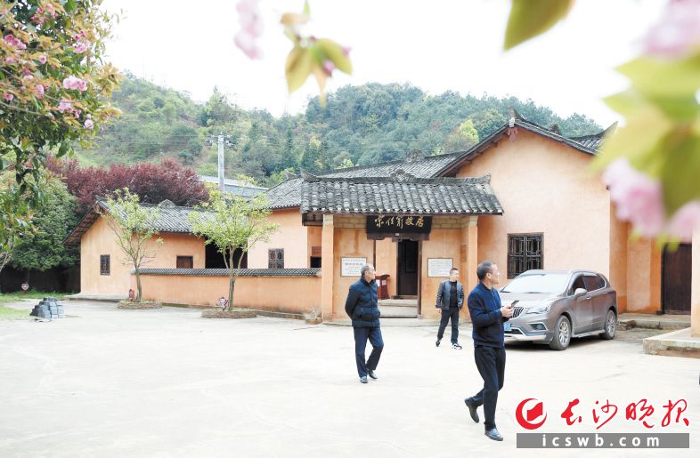 如今，每天都有不少人来到宋任穷故居参观学习。长沙晚报全媒体记者 颜开云 摄