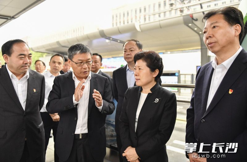 3月31日上午，省委常委、长沙市委书记吴桂英在株洲调研智能轨道交通系统。余劭劼 摄
