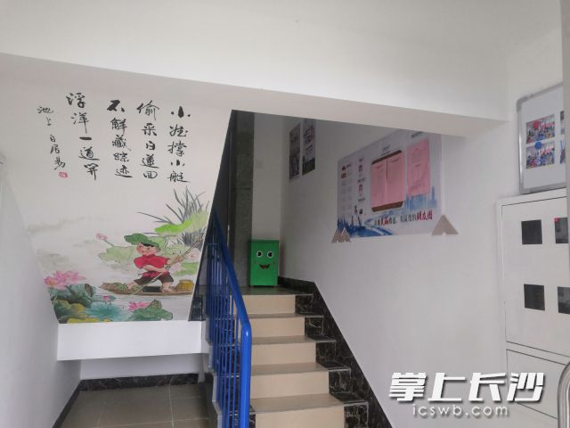 改造后，楼道不仅变得整洁美观，还充满诗意。