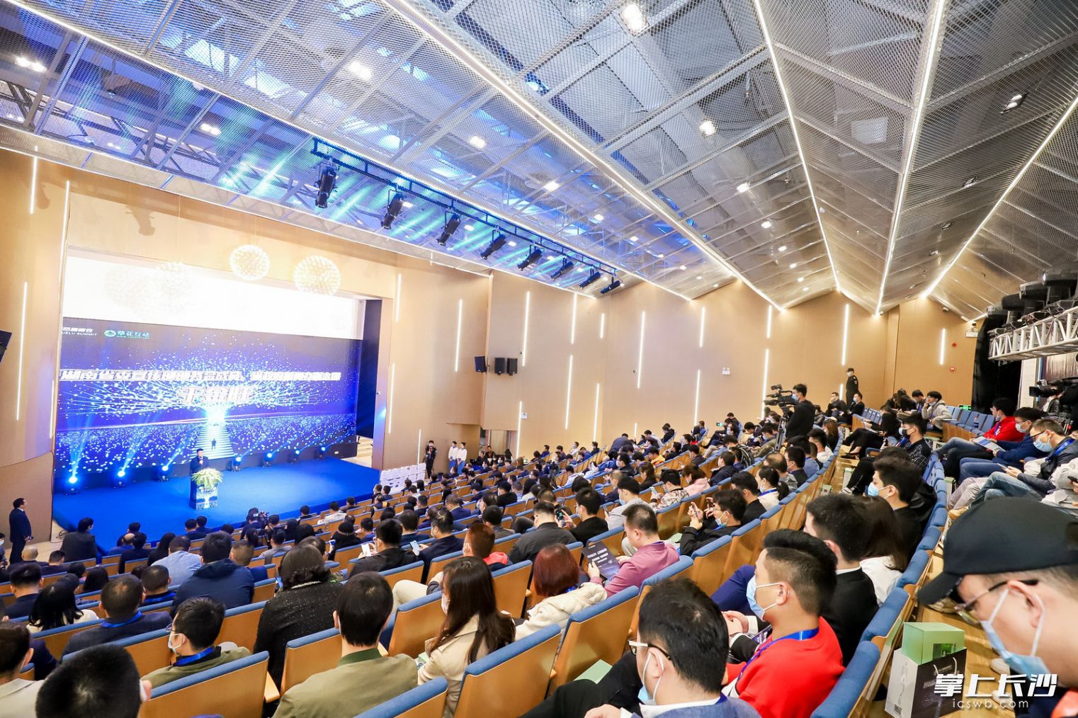 4月17日，2021互联网岳麓峰会“创意新高地数字新世界”专场论坛在58小镇举行。