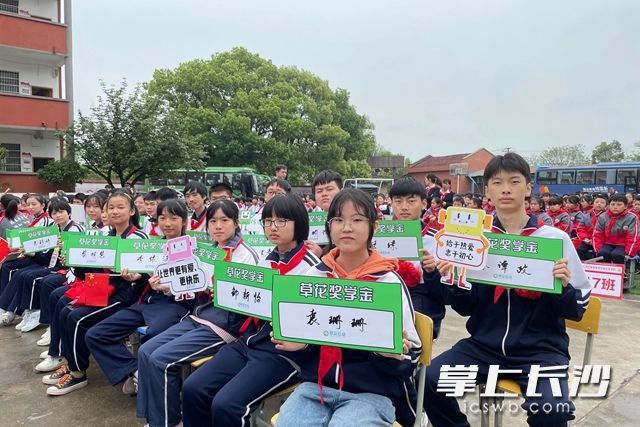 4月19日，长沙高新区企业草花互动举行“点亮湖南”启动仪式。
