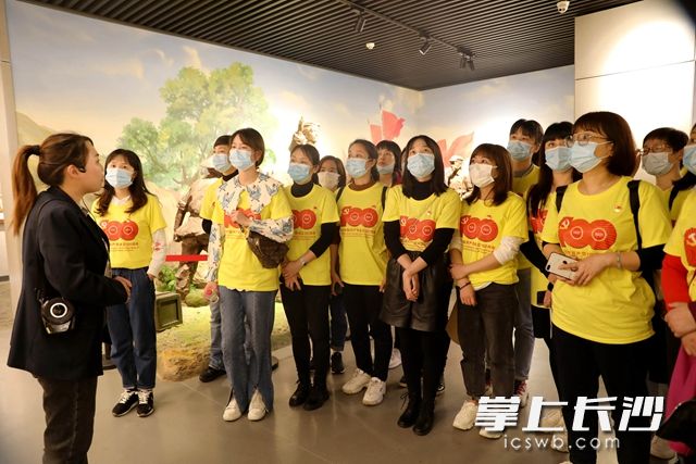 大家来到郴州汝城县沙洲村半条被子故事发生地旧址参观。