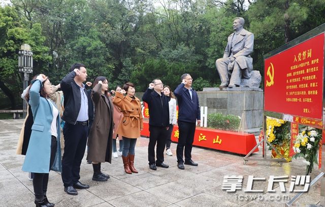 近日，高新区雅礼麓谷中学党支部赴祁阳开展党史学习教育。