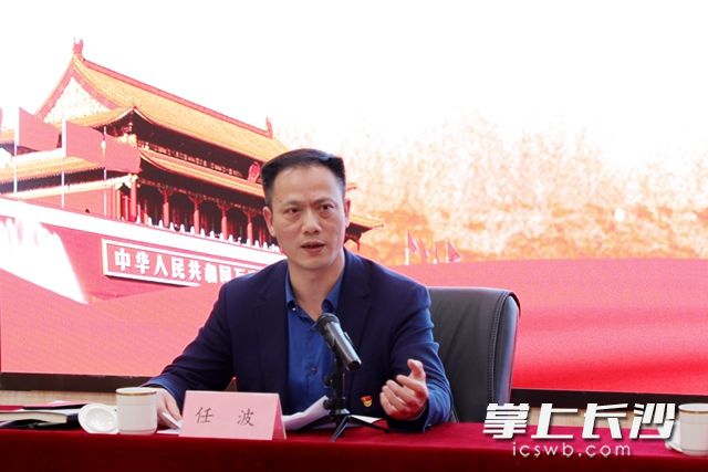 高新区教育党委书记、教育局局长任波回顾百年党史，讲述学史增信的深刻内涵。