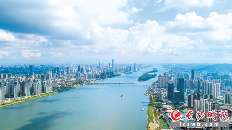 水清、岸绿、河畅、景美!近年来,长沙始终把湘江保护与治理作为“一号工程”来抓,成效明显。长沙晚报全媒体记者 邹麟 摄 水清、岸绿、河畅、景美!近年来,长沙始终把湘江保护与治理作为“一号工程”来抓,成效明显。长沙晚报全媒体记者 邹麟 摄