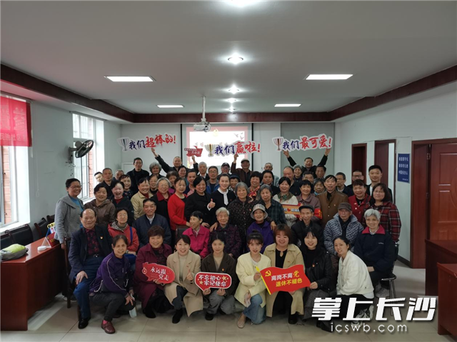 党史知识竞赛吸引老少党员积极参与。