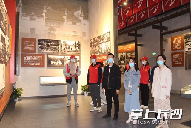 4月29日上午，长沙高新区雷锋街道团工委组织开展党史学习教育。