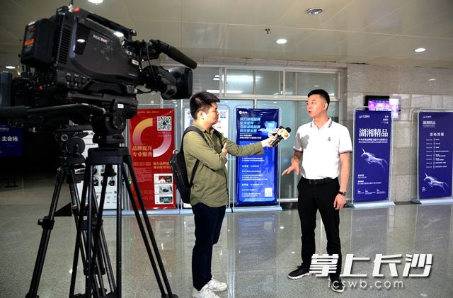 省会媒体记者，纷纷前来采访主题分享嘉宾。