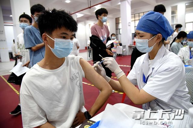 5月11日，长沙高新区在长沙职业技术学院设置了专门的临时接种场所。