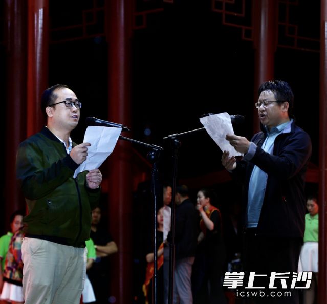 两任驻村工作队长（左：马佛明；右：刘桢）现场发言。（拼图）长沙晚报全媒体记者 颜开云 摄