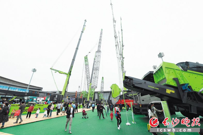 展会期间，中联重科累计斩获订单超52亿元。
