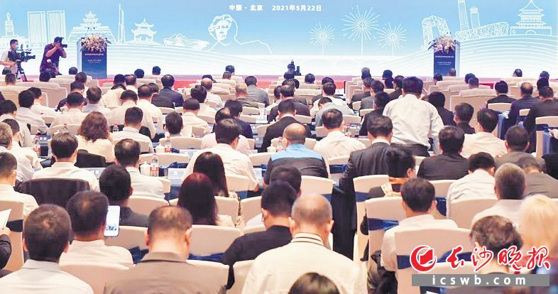 22日，长沙投资环境推介会在北京举行，114个重大招商引资项目“牵手”长沙，总投资额超过1000亿元。长沙晚报全媒体记者 余劭劼 邹麟 摄影报道
