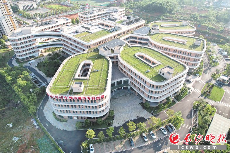 20日，中信湘雅生殖与遗传专科医院麓谷总院正式对外开诊。长沙晚报通讯员 李牧天 摄
