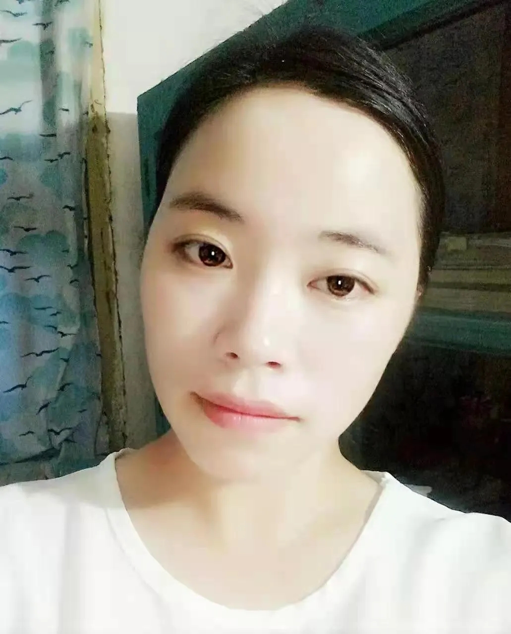 ▲彭忆莲，煤城中学教师，共产党员。22岁加入中国共产党，始终不忘初心，牢记使命，做优秀党员，做四有教师。