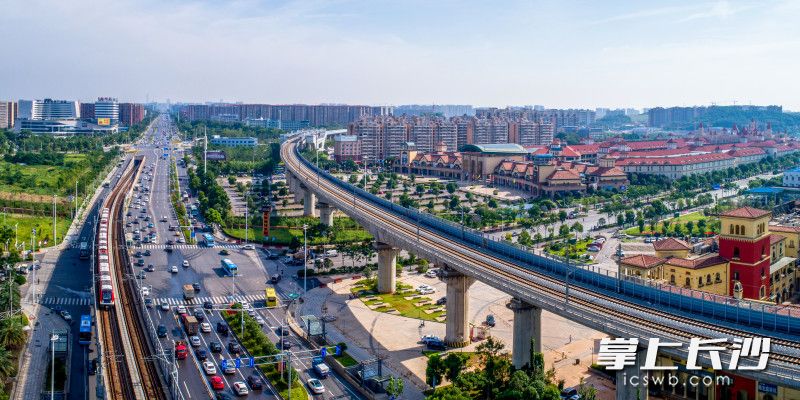 长株潭城际铁路加速了长株潭一体化的进程。