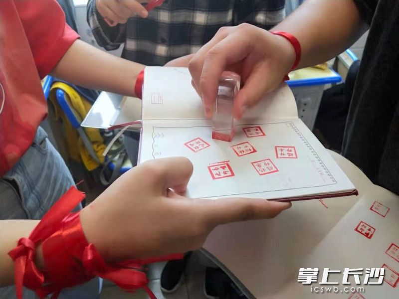 印上你的名字，刻在彼此心里。
