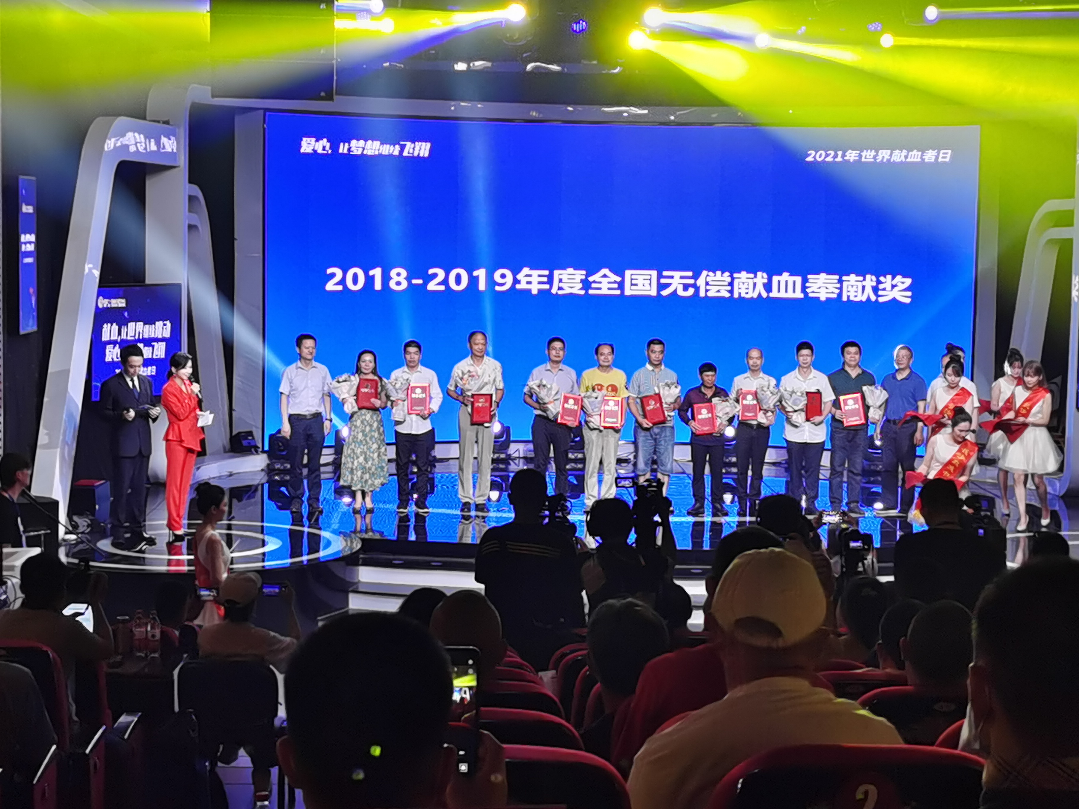 一批无偿献血先进个人受到表彰。长沙晚报全媒体记者 朱炎皇 摄