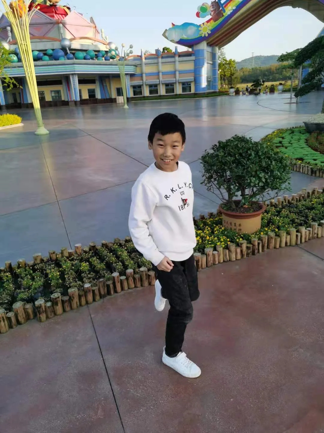 ▲李逸晗，一位积极向上的阳光少年。