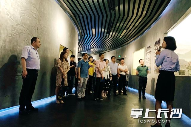6月17日，长沙高新区2021年度招商人才培养与能力建设培训班第四次学习走进园区标杆企业中联重科麓谷工业园。