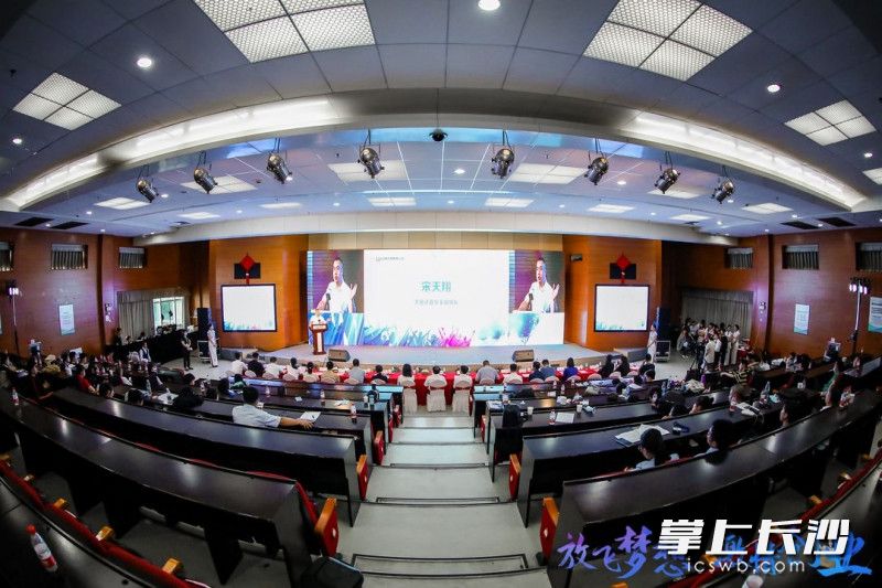 今日下午的黄炎培职业教育奖创业规划大赛决赛现场。