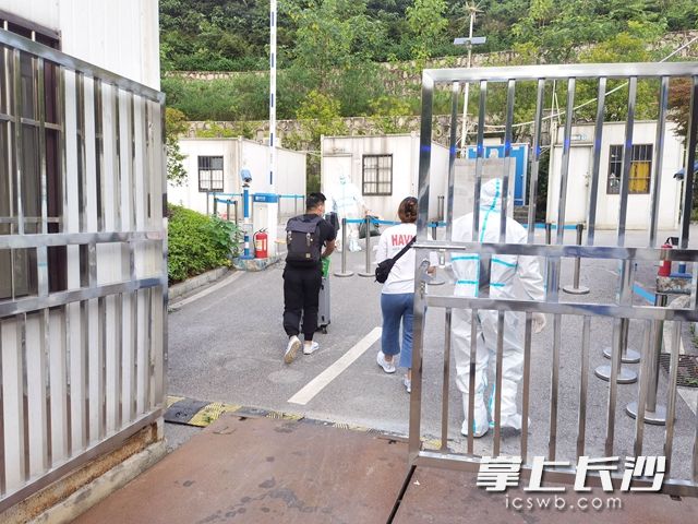 快速安全抵达集中隔离点。