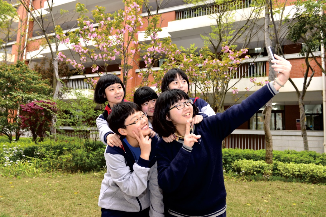 学生在“会呼吸的校园”里快乐成长