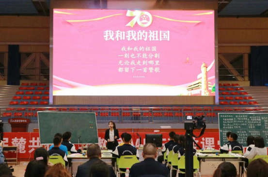廖靖老师参加麓山教育共同体青年教师“MIFE高效课堂”片段教学比赛获特等奖。