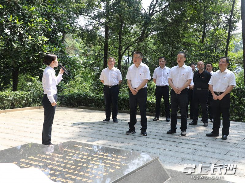 长沙市纪委常委会理论学习中心组（扩大）前往长沙县开慧镇杨开慧纪念馆开展党史学习教育第四次专题学习。均为长沙晚报通讯员 郭亚芸 摄