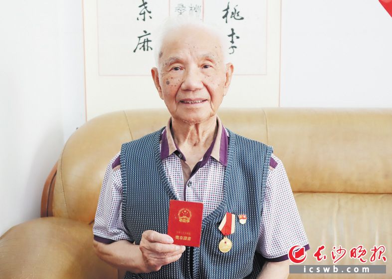 钟治慕老人。长沙晚报全媒体记者 刘攀 摄