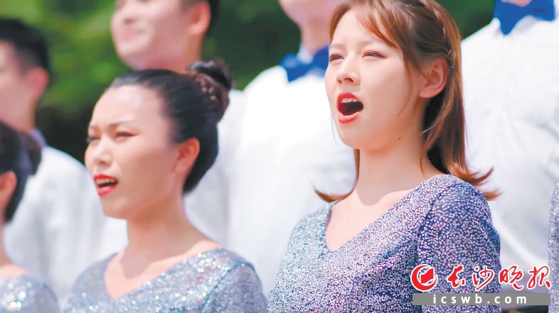 大家满怀激情，一曲《浏阳河》，从天心阁上飞入千家万户。本版图片除署名外均为杉杉供图