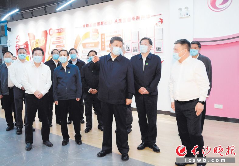 2020年9月17日下午，中共中央总书记、国家主席、中央军委主席习近平在马栏山视频文创产业园，考察园区开展企业党建和内容生产、技术研发、人才培养等。 新华社记者 李学仁 摄