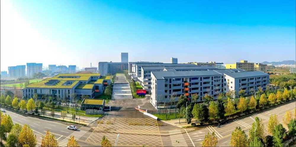 恒定中学全景。
