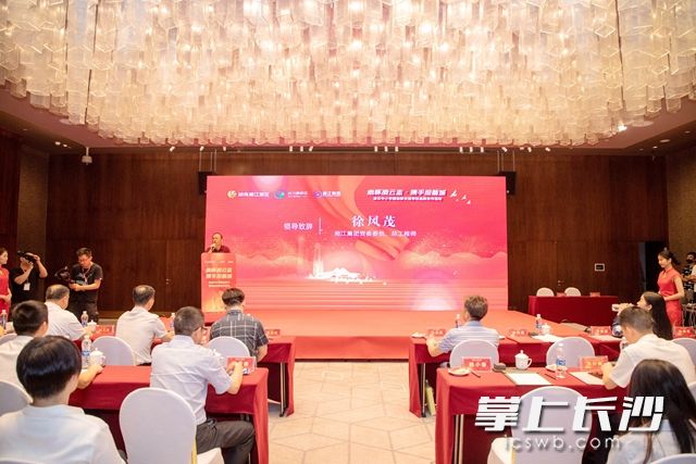 7月6日，“心有凌云志，携手绘新城”凌云中小学建设移交暨学校品牌合作活动举行。