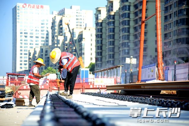 长沙地铁6号线麓谷体育公园机铺基地建设正酣。