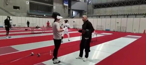 7月21日，中国击剑队队员在进行训练。
