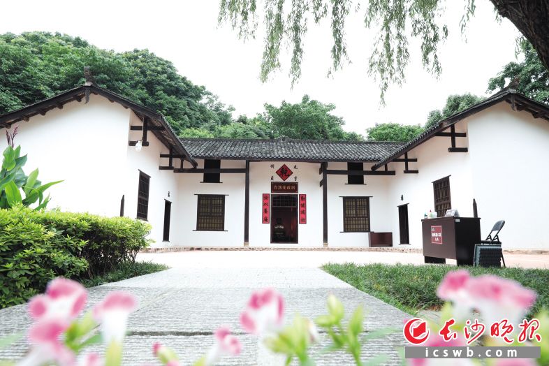 　　萧劲光故居