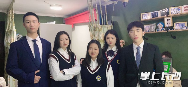 阿米提大学的全额奖学金是针对中国留学生开设的,今年阿米提大学的全额奖学金名额只有5个,今年全都被长沙铁路第一中学的学生拿到了。照片由学校提供 阿米提大学的全额奖学金是针对中国留学生开设的,今年阿米提大学的全额奖学金名额只有5个,今年全都被长沙铁路第一中学的学生拿到了。照片由学校提供