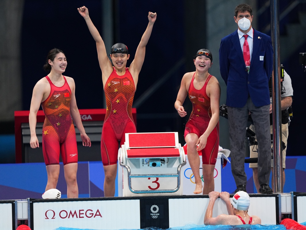 7月29日，中国队选手庆祝夺冠。新华社记者 许畅 摄