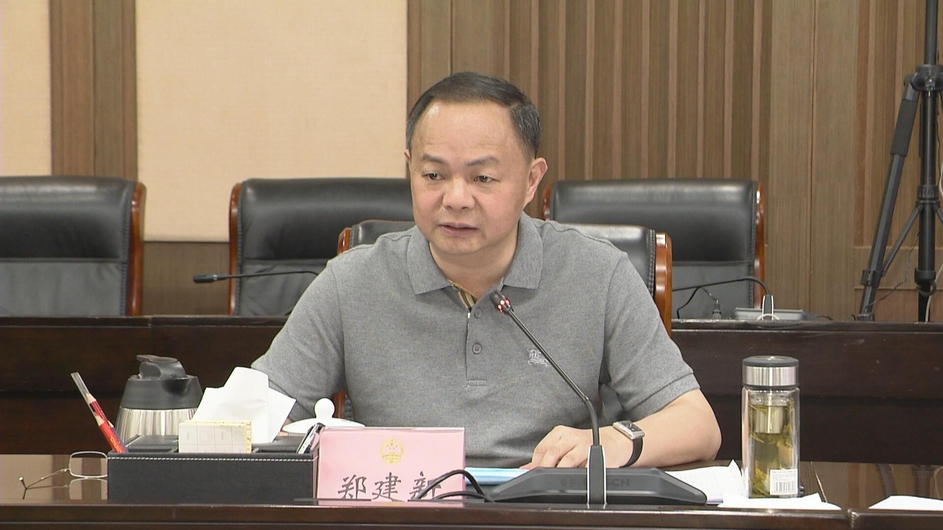 郑建新出席市新型冠状病毒肺炎疫情防控指挥部会议。全媒体记者黄汝兮摄