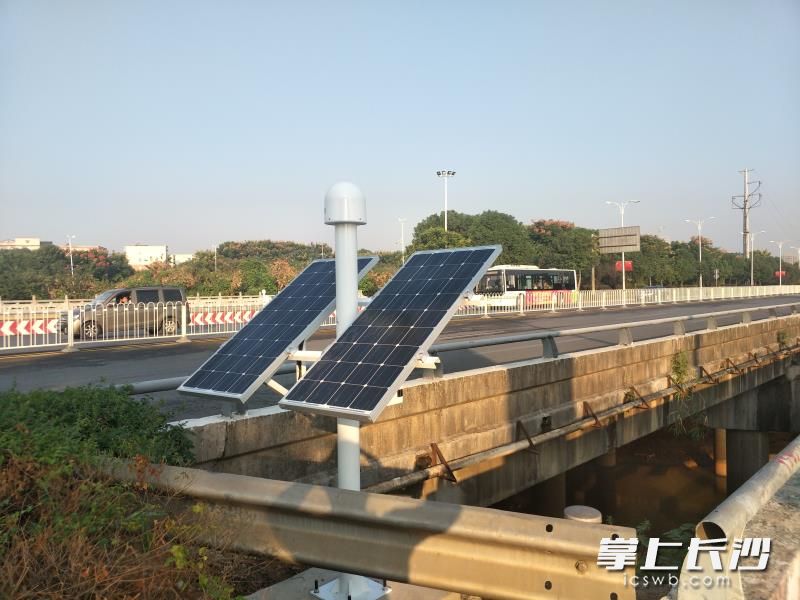 湖南联智参与研发的“北斗+安全监测预警技术”设备守护桥梁结构安全。均为长沙晚报通讯员 谢林明 供图
