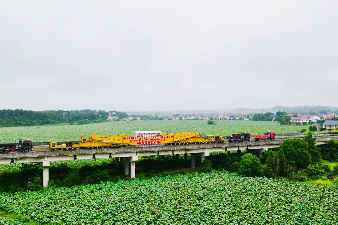 特高压长沙站首台变压器抵长，重达490吨。