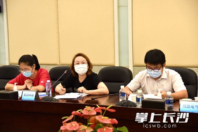 与会18家高新区内行业龙头企业负责人齐聚一堂，了解各方供给和需求。