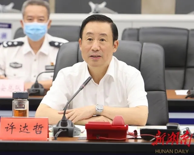 8月15日下午，省委书记、省人大常委会主任、省委新冠肺炎疫情防控工作领导小组第一组长许达哲以视频连线方式检查调度了张家界市疫情防控工作。湖南日报·新湖南客户端记者 赵持 摄