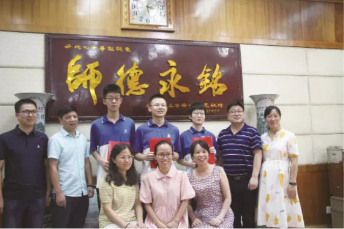 ▲带着父母和老师的希望坚定前行。杨旭 摄