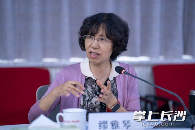 长沙市教育局党委委员、副局长缪雅琴，长沙晚报全媒体记者 邓迪 摄