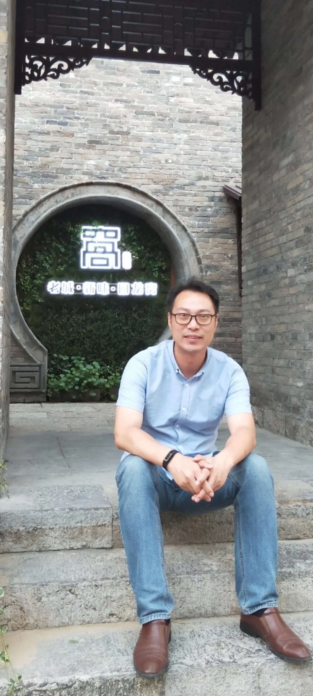 ▲谭波，热爱生活，爱好文学、音乐，愿意通过歌声和朗诵来传递情感和展现自我。