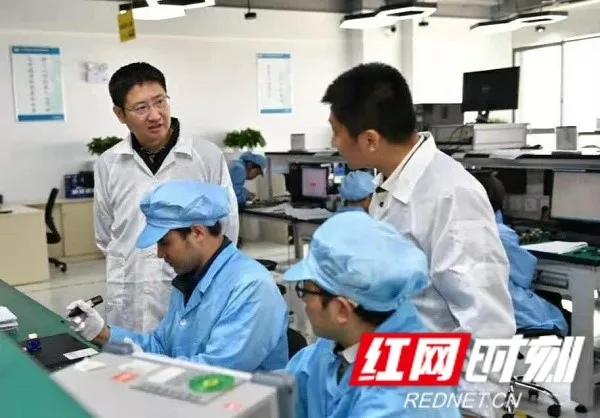 ▲长沙海格北斗研发的产品在高精度智能驾驶、应急减灾、远洋船舶等领域广泛应用。