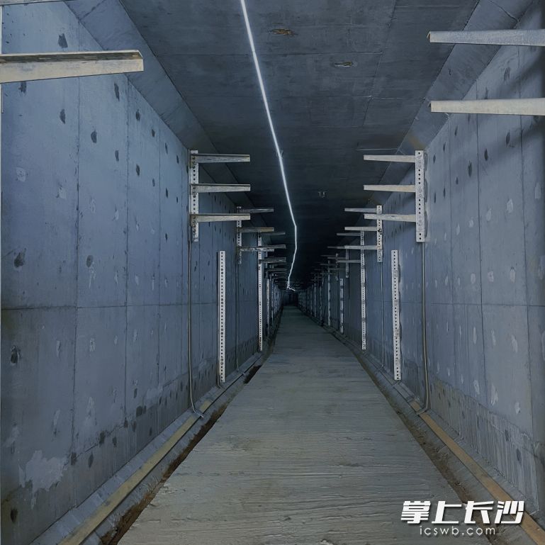 万家丽路北延线电力隧道明挖段内景