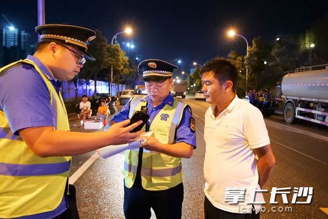 对于交通违法行为，驾驶员信息将被录入系统，严重者将扣车处理。